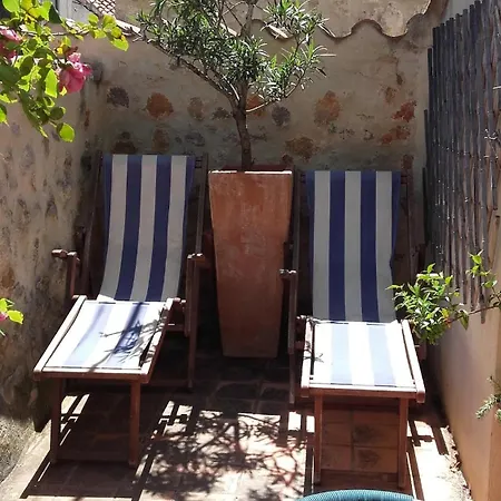 La Maison Bleue Roquefort-des-Corbieres